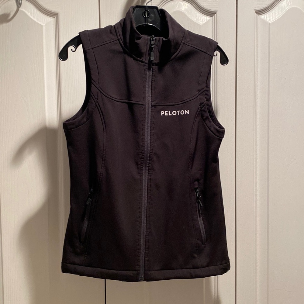 Peloton fleece lined vest Employee exclusive size Small, black